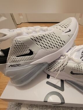 Women's Nike Air Max 270 White / Black Sneakers